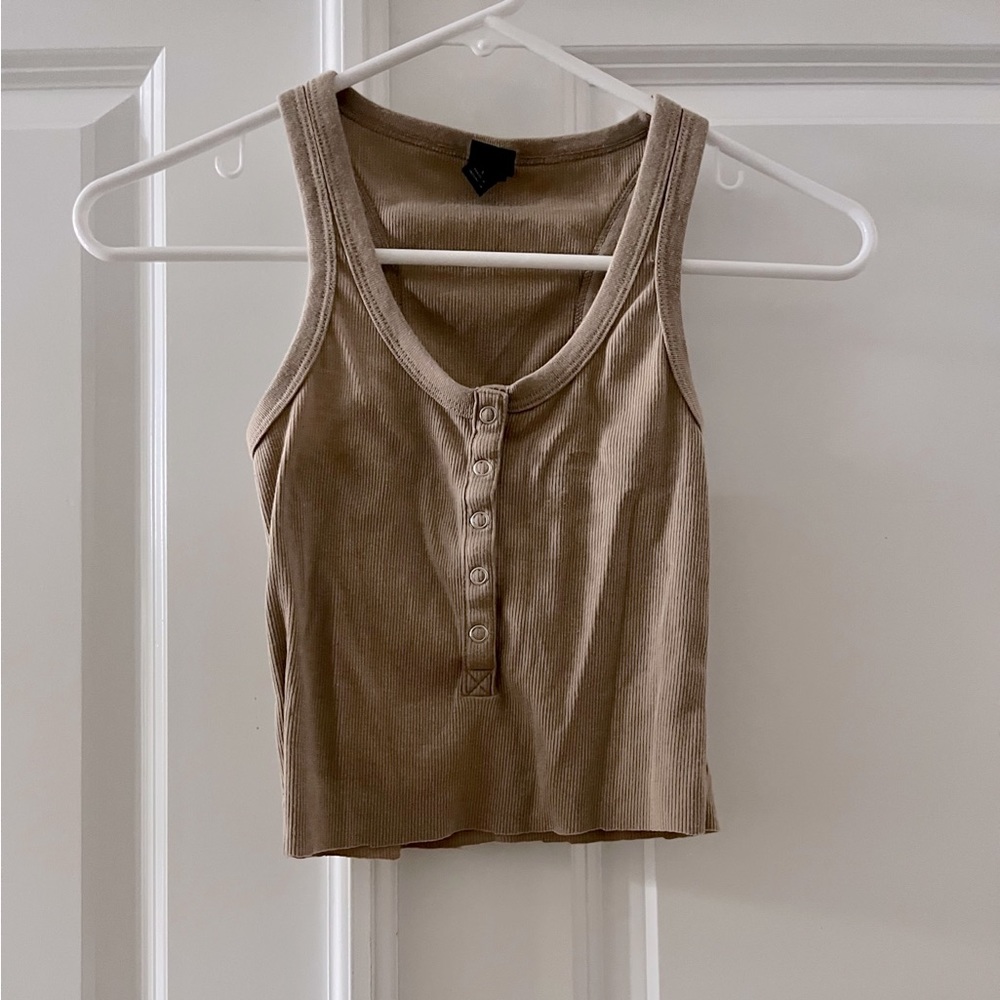 Tan cropped tank !!buttons can be used!!